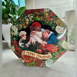 VINTAGE, ULLMAN CANDY/COOKIE BOX. SANTA & KIDS ON A DECORATIVE HEXAGONAL BOX.